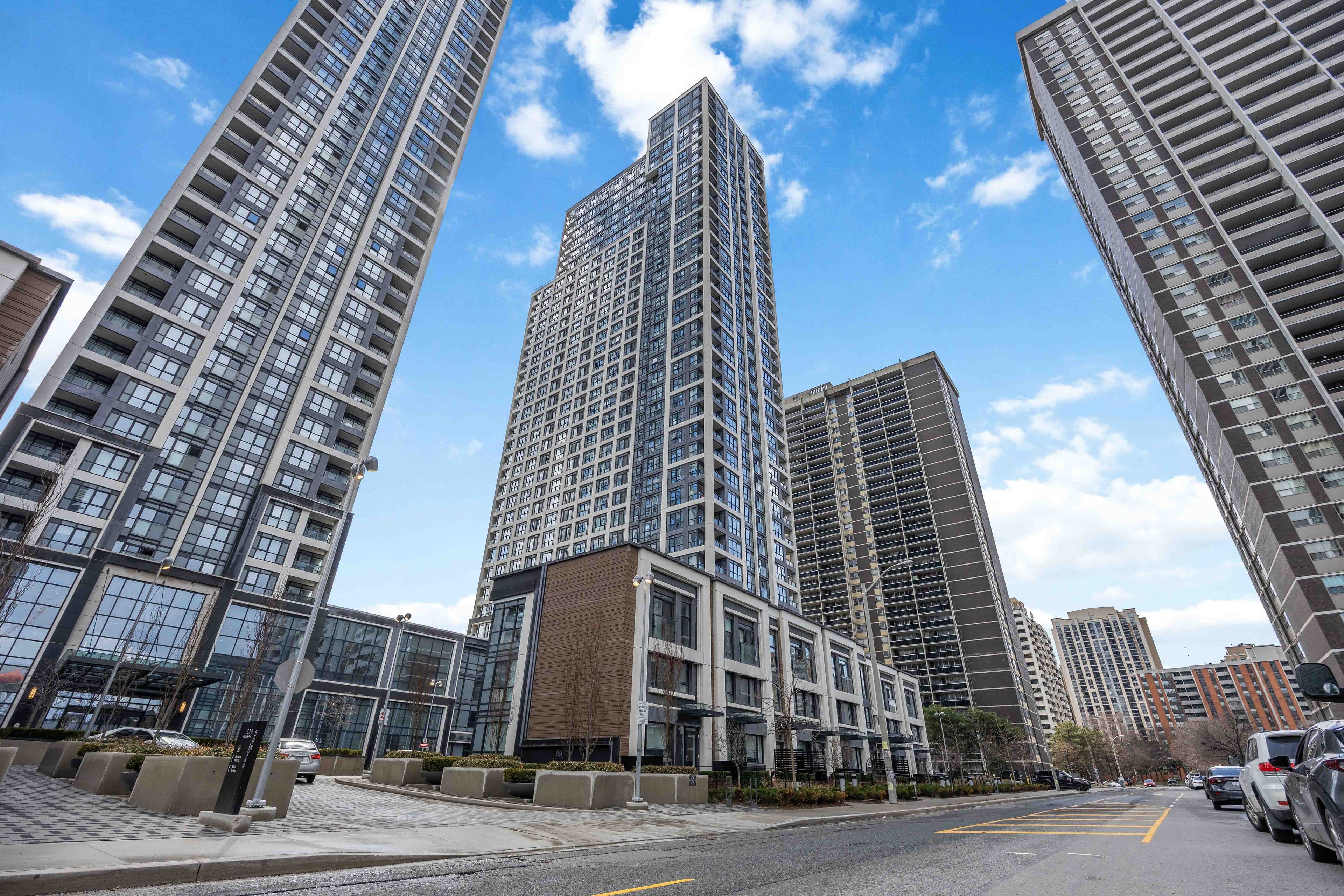 9 Mabelle Avenue 2223, Toronto W08, ON M9A 0E1