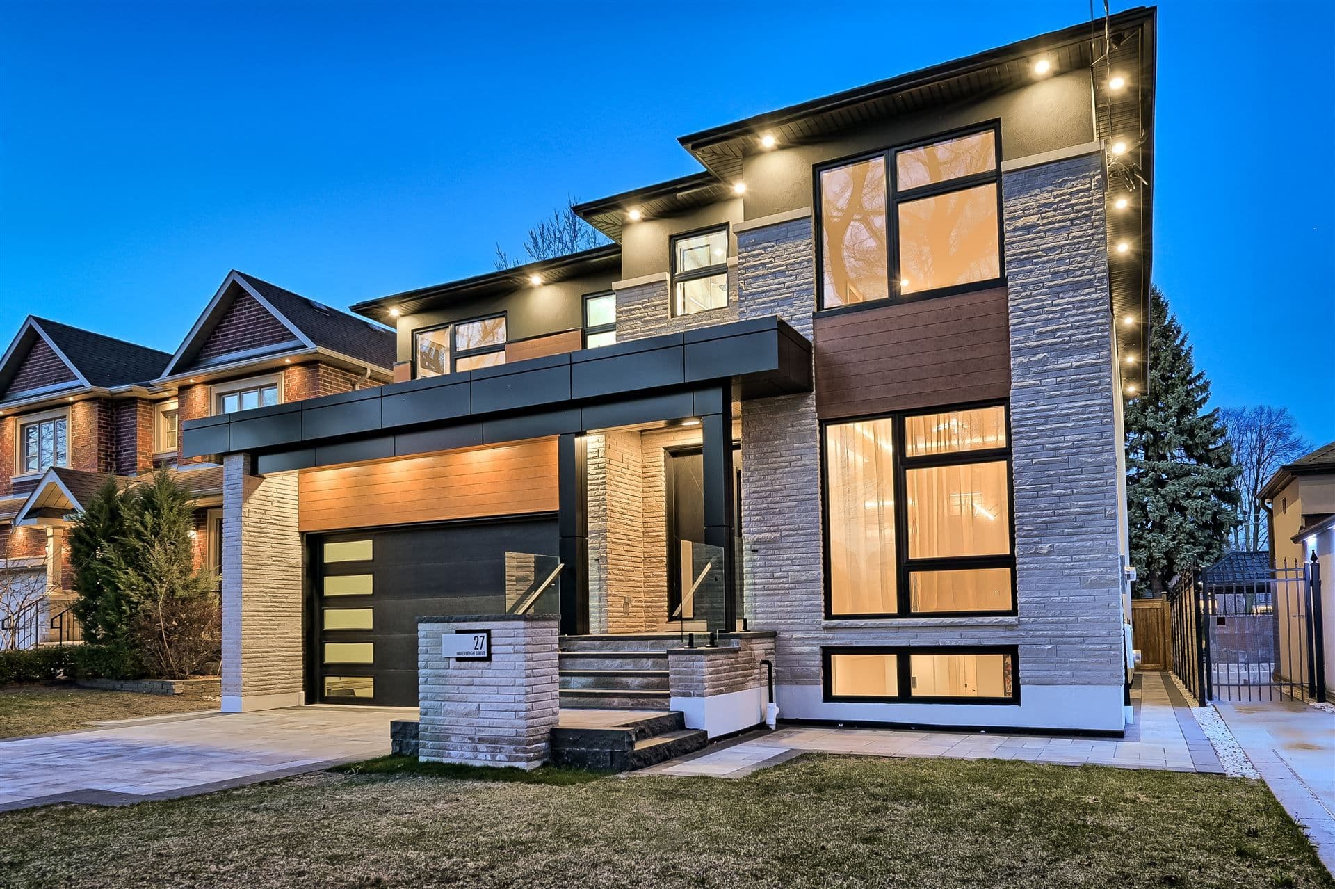 27 Inverleigh Drive, Toronto W07, ON M8Y 3E4