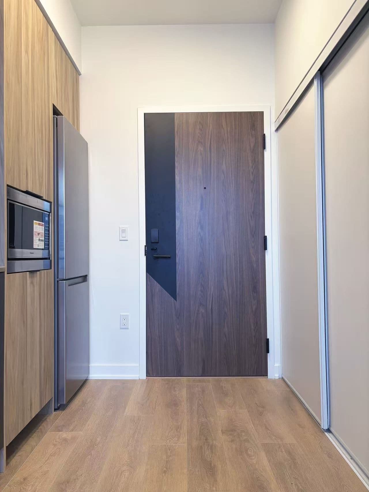 1037 The Queensway N/A 824, Toronto W08, ON M8Z 0H5