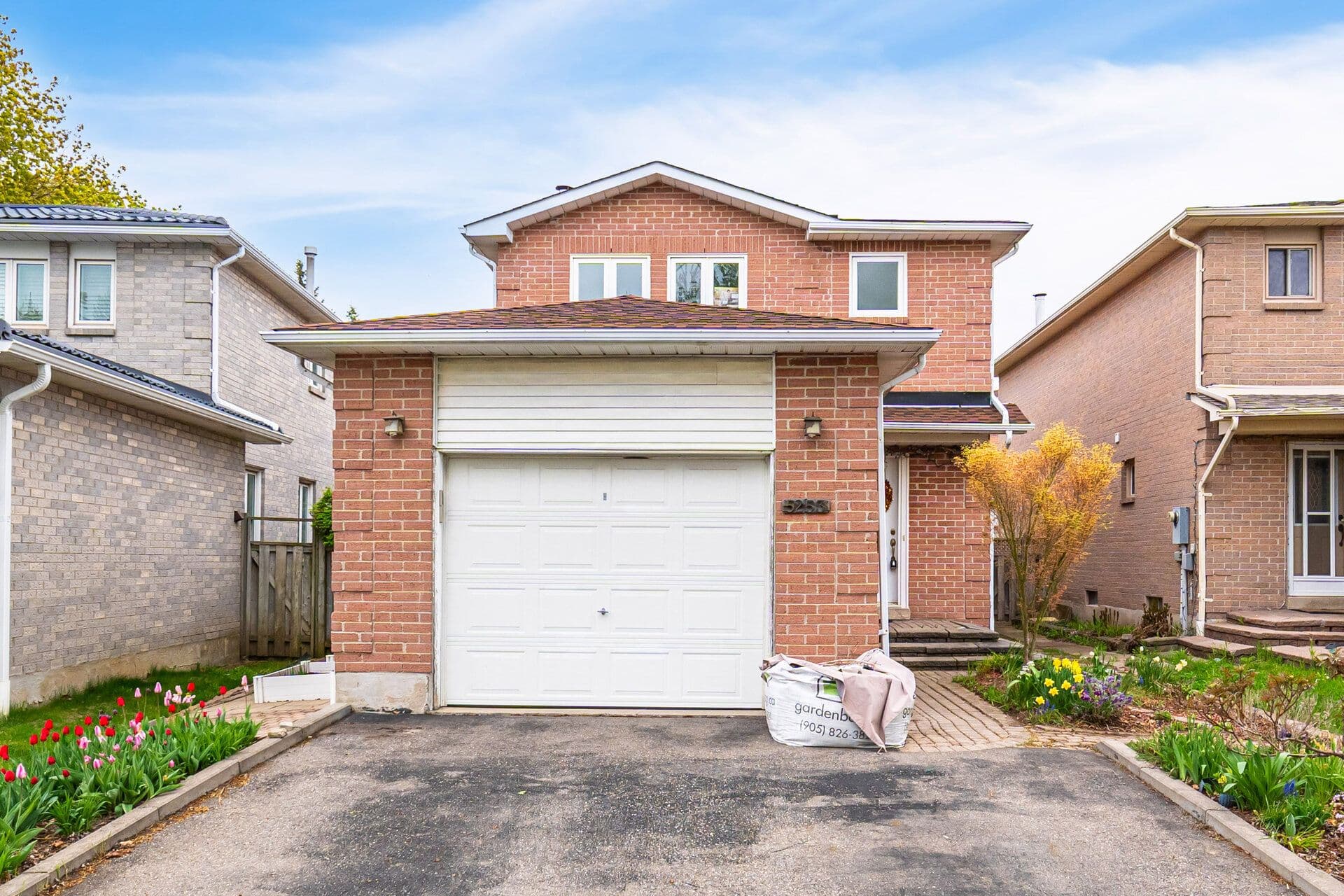 5253 Palomar Crescent, Mississauga, ON L5R 2W8