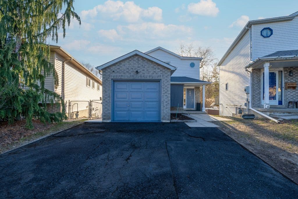 581 Pondtail Court Upper, Oshawa, ON L1K 2C7, Oshawa