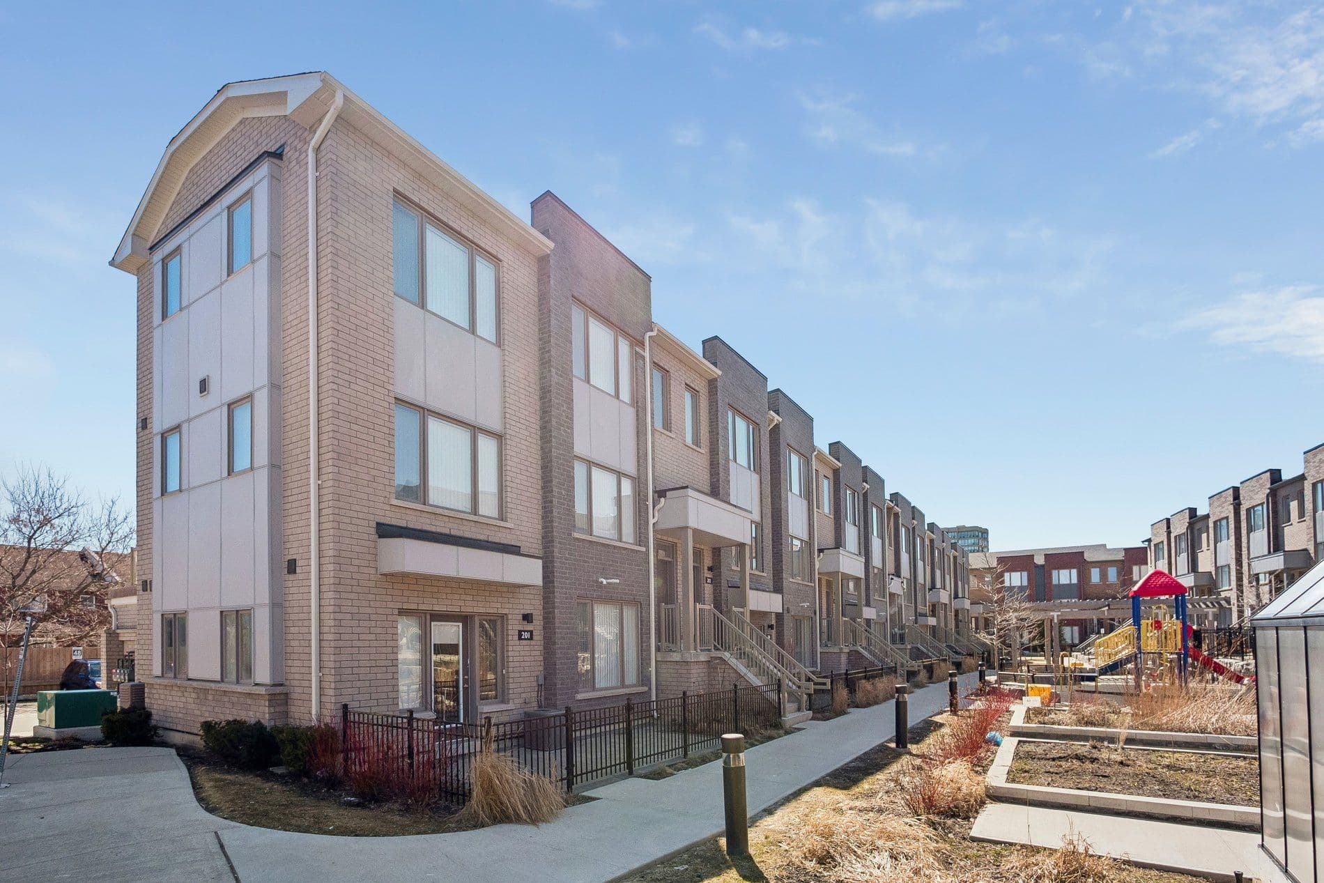 1525 Kingston Road 203, Pickering, ON L1V 0E9