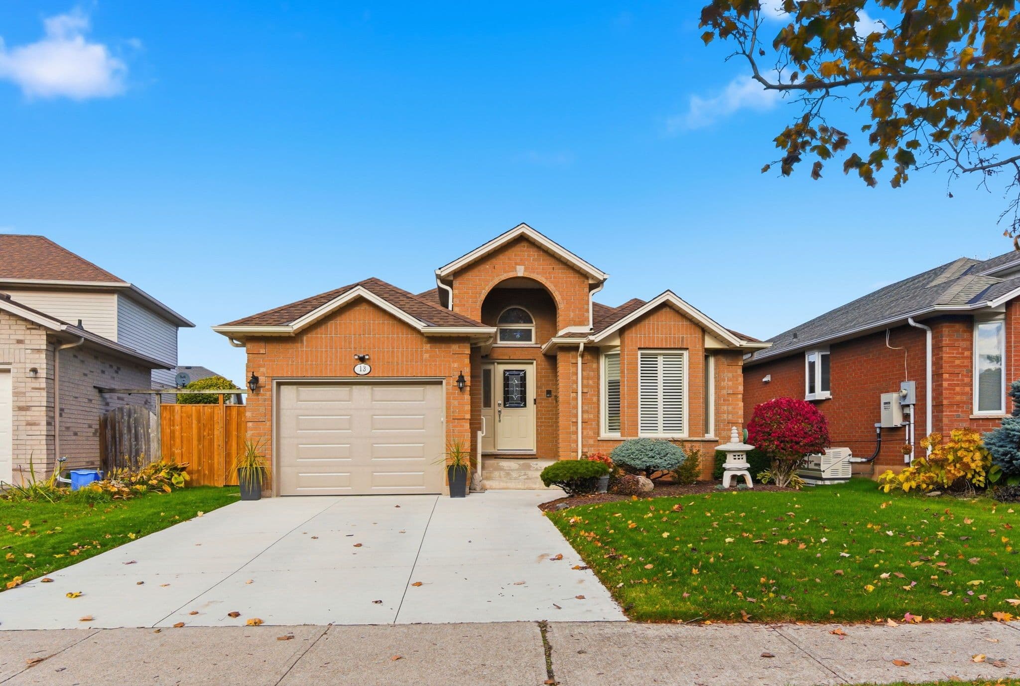 13 Colonial Crescent, Grimsby, ON L3M 5H2