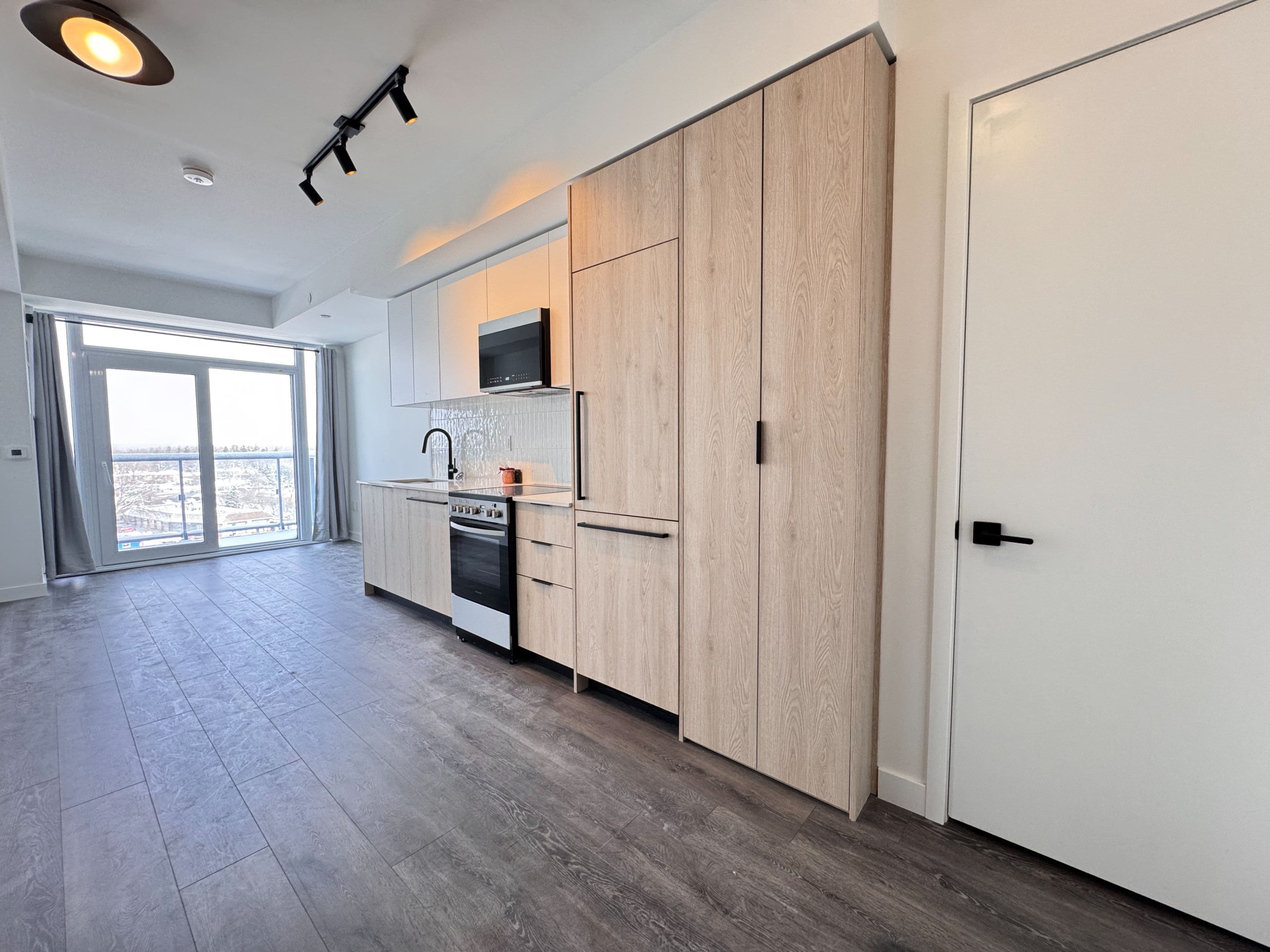 1635 MILITARY Trail 812, Toronto E10, ON M1C 1B2