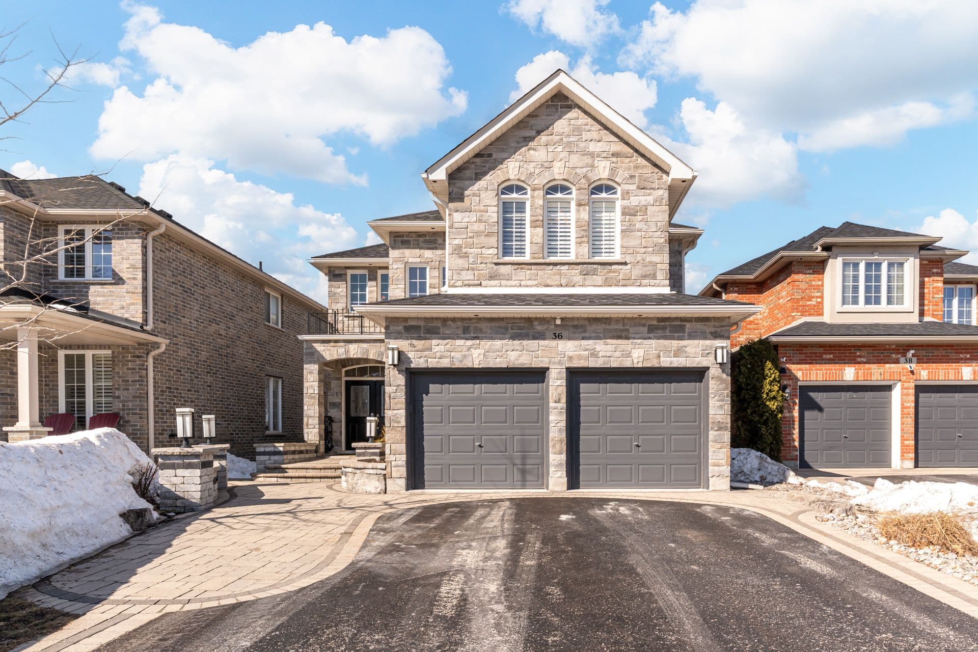 36 Auburn Court, Barrie, ON L4N 6G9
