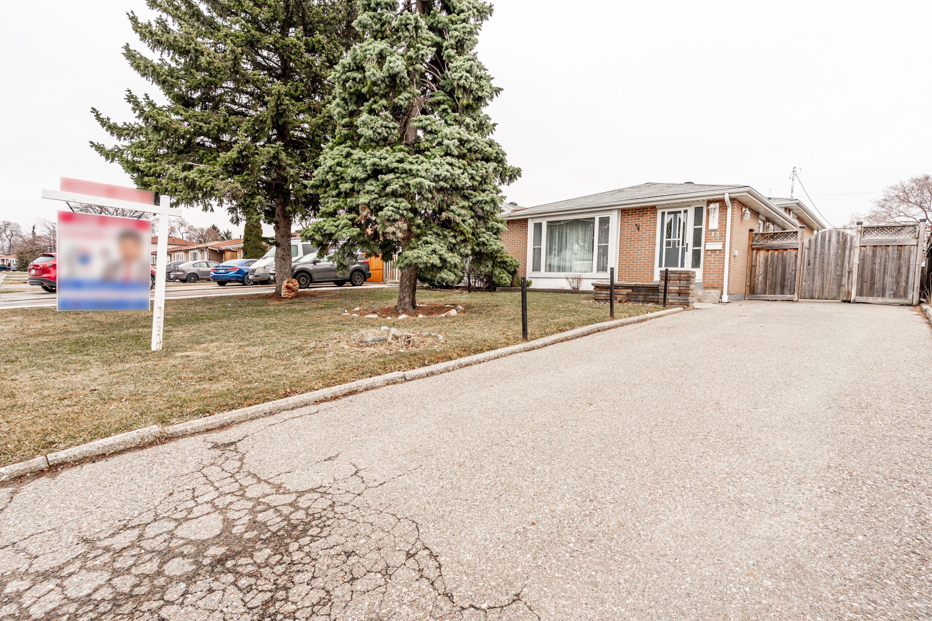 13 Cathcart Crescent, Brampton, ON L6T 2A4