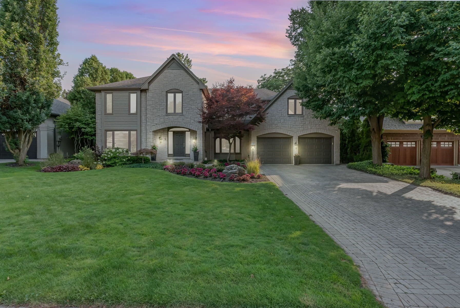 9 Flanders Drive, Hamilton, ON L8B 0G6