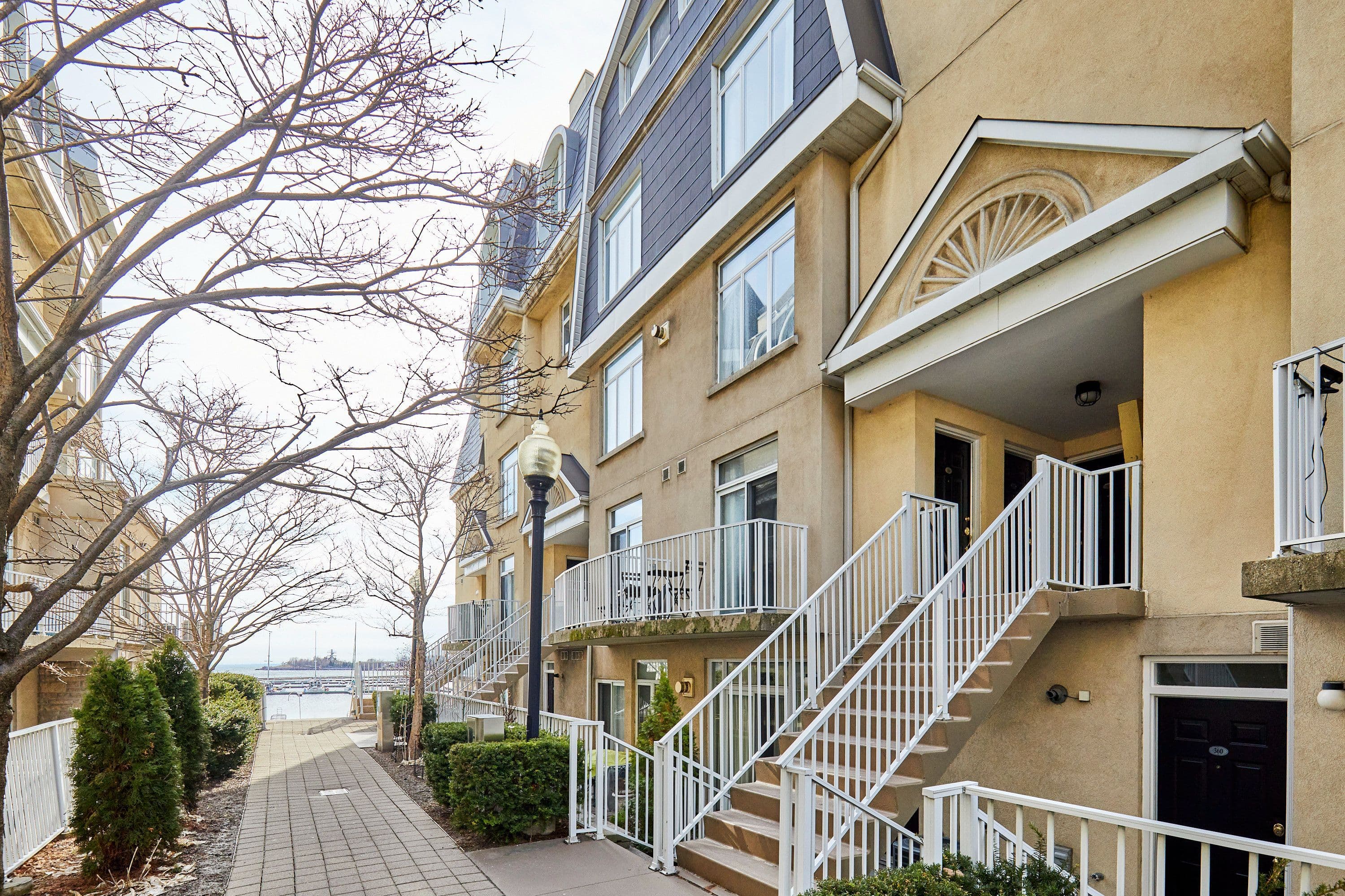 32 Stadium Road 363, Toronto C01, ON M5V 3P4