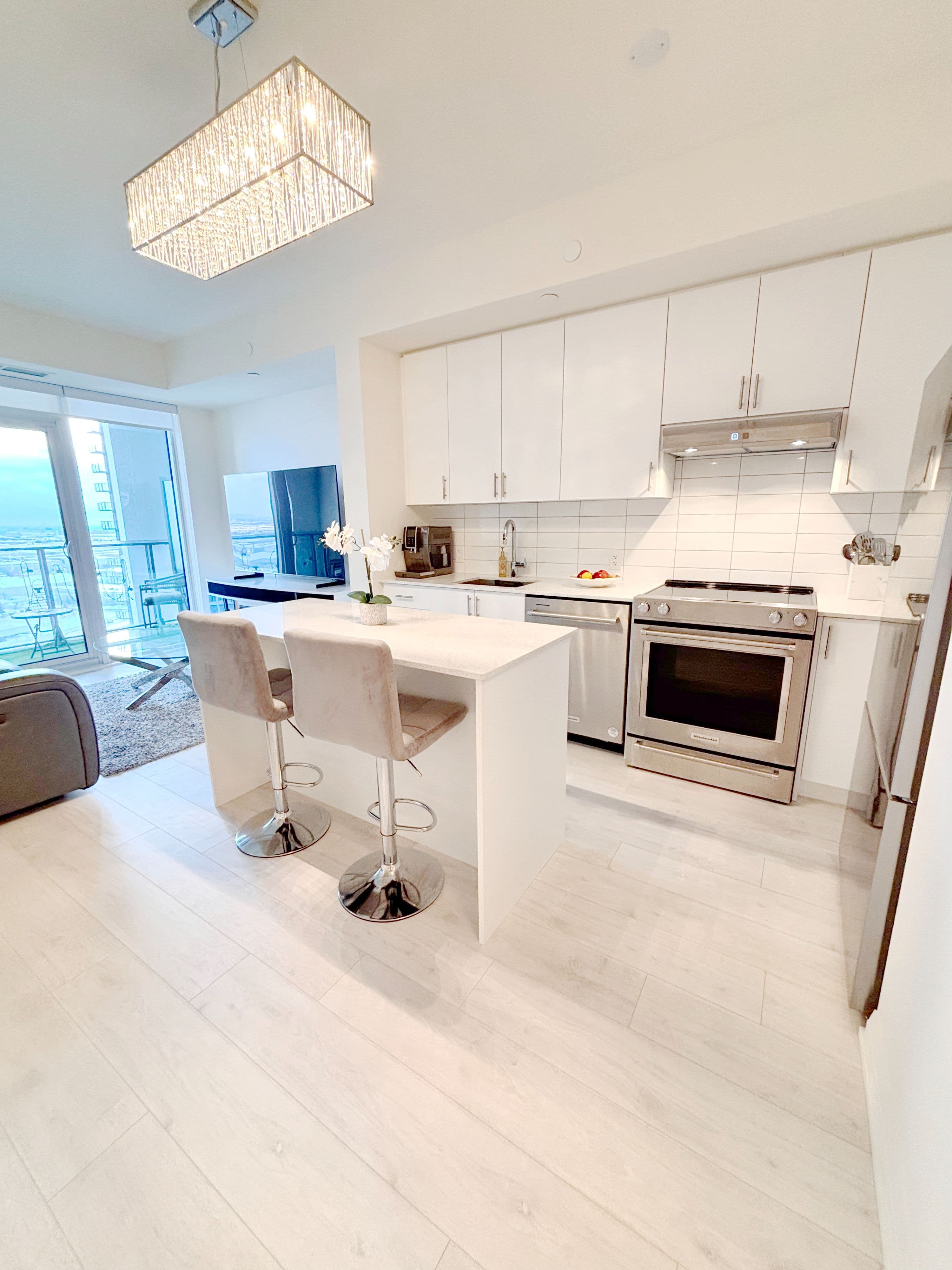 9000 Jane Street 1704, Vaughan, ON L4K 0M6