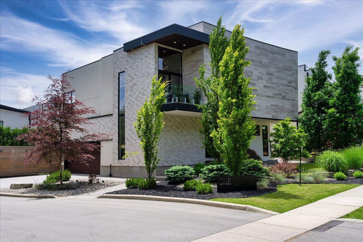 1452 Byron Baseline Road 1, London South, ON N6K 2V6