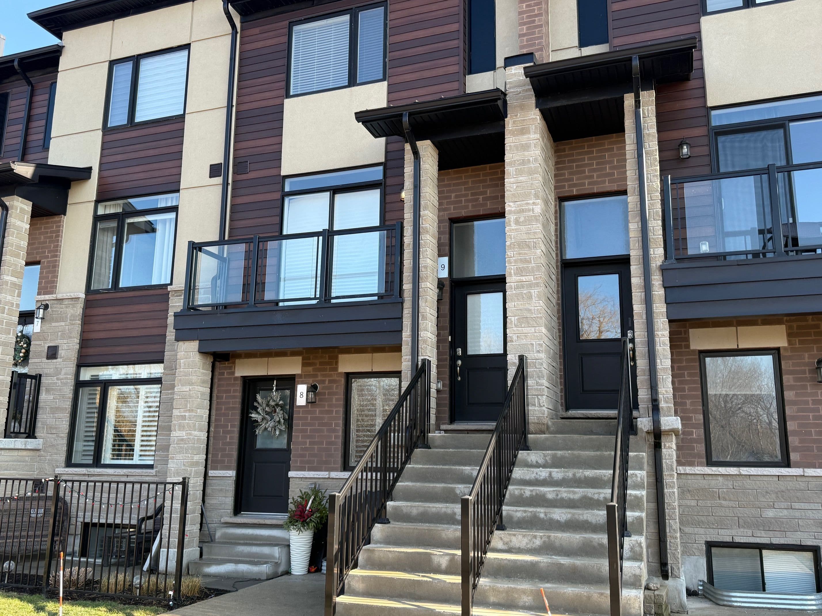 590 North Service Road 9, Hamilton, ON L8E 0K5