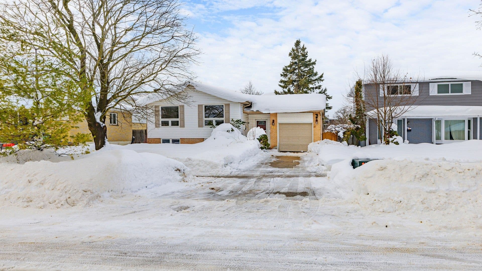 14 Lonsdale Place, Barrie, ON L4M 4J1