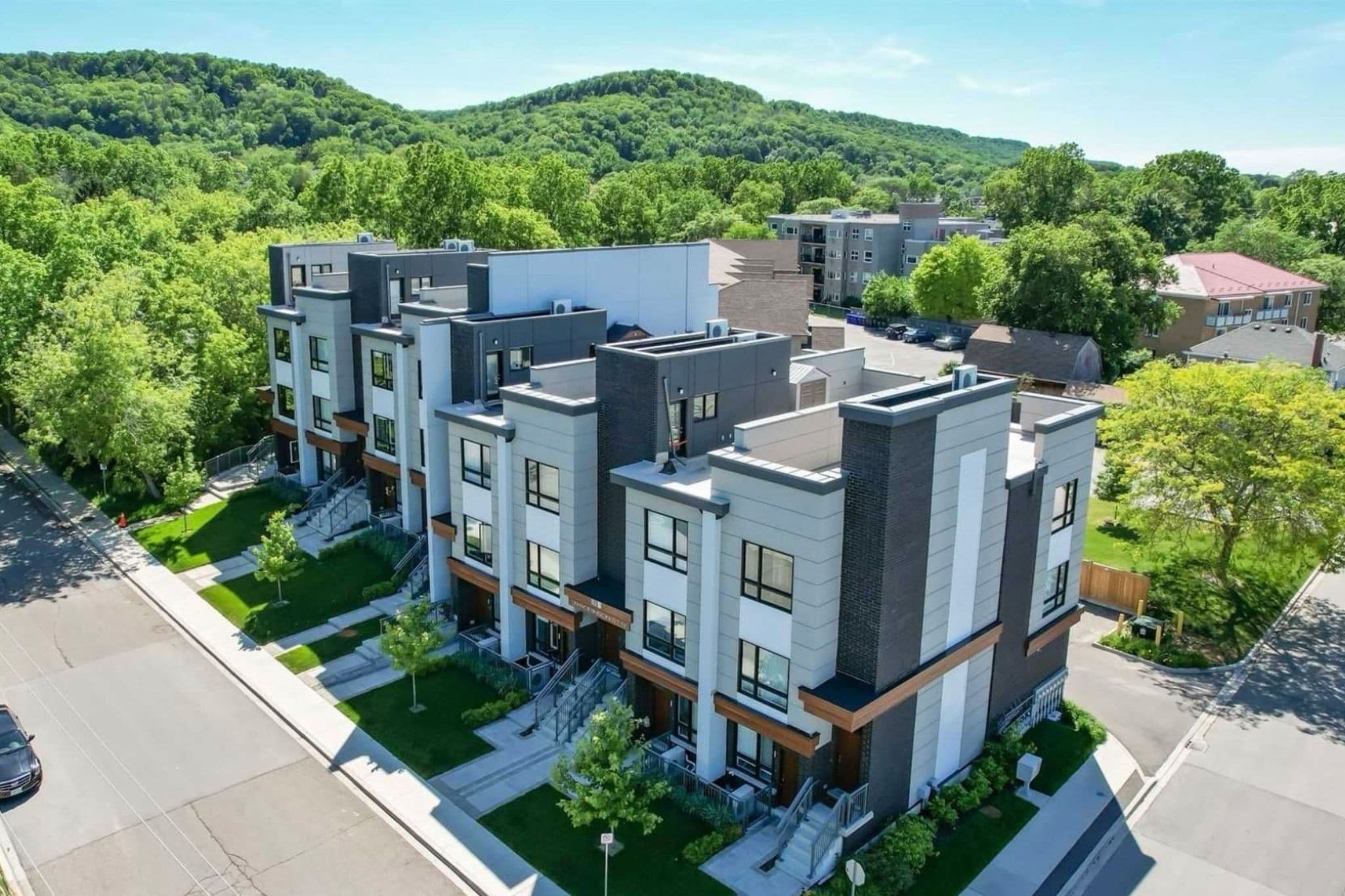 39 Robinson Street N 10, Grimsby, ON L3M 3C8