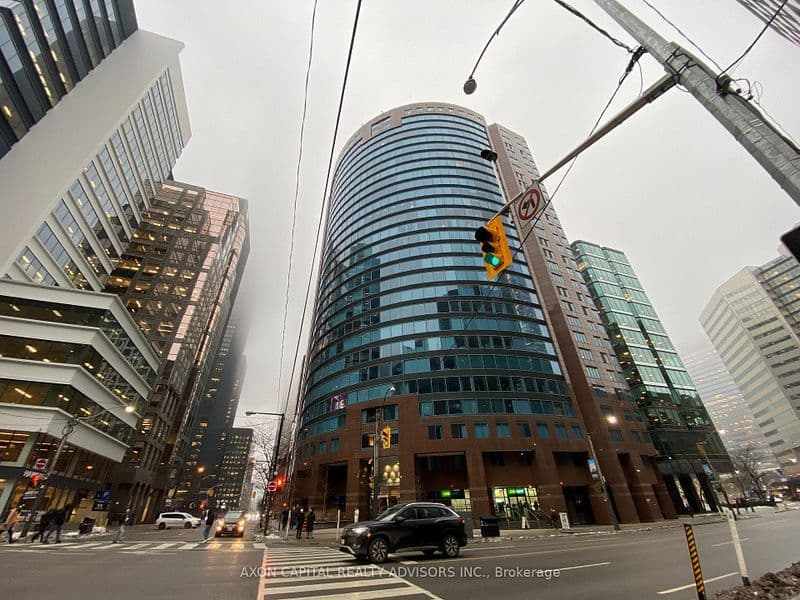 33 University Avenue 2307, Toronto C01, ON M5J 2S7