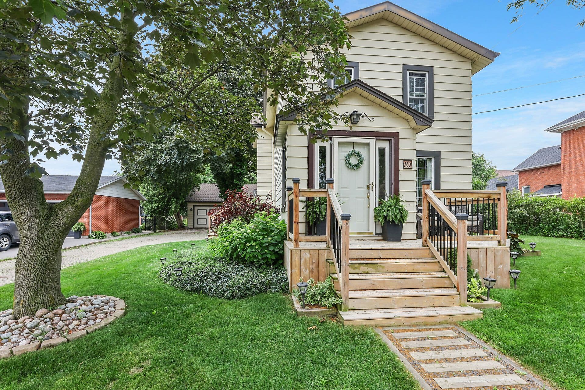 10 Maple Avenue, Grimsby, ON L3M 3B6