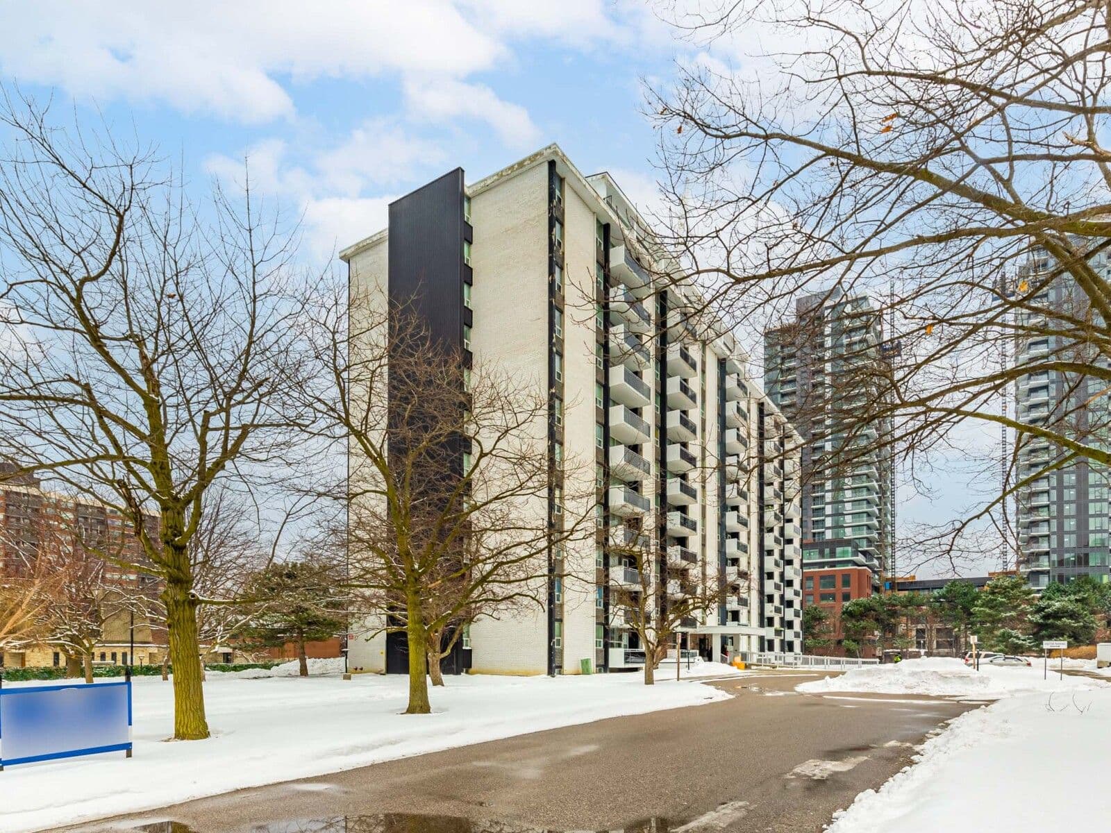 151 La Rose Avenue 401, Toronto W09, ON M9P 1B3