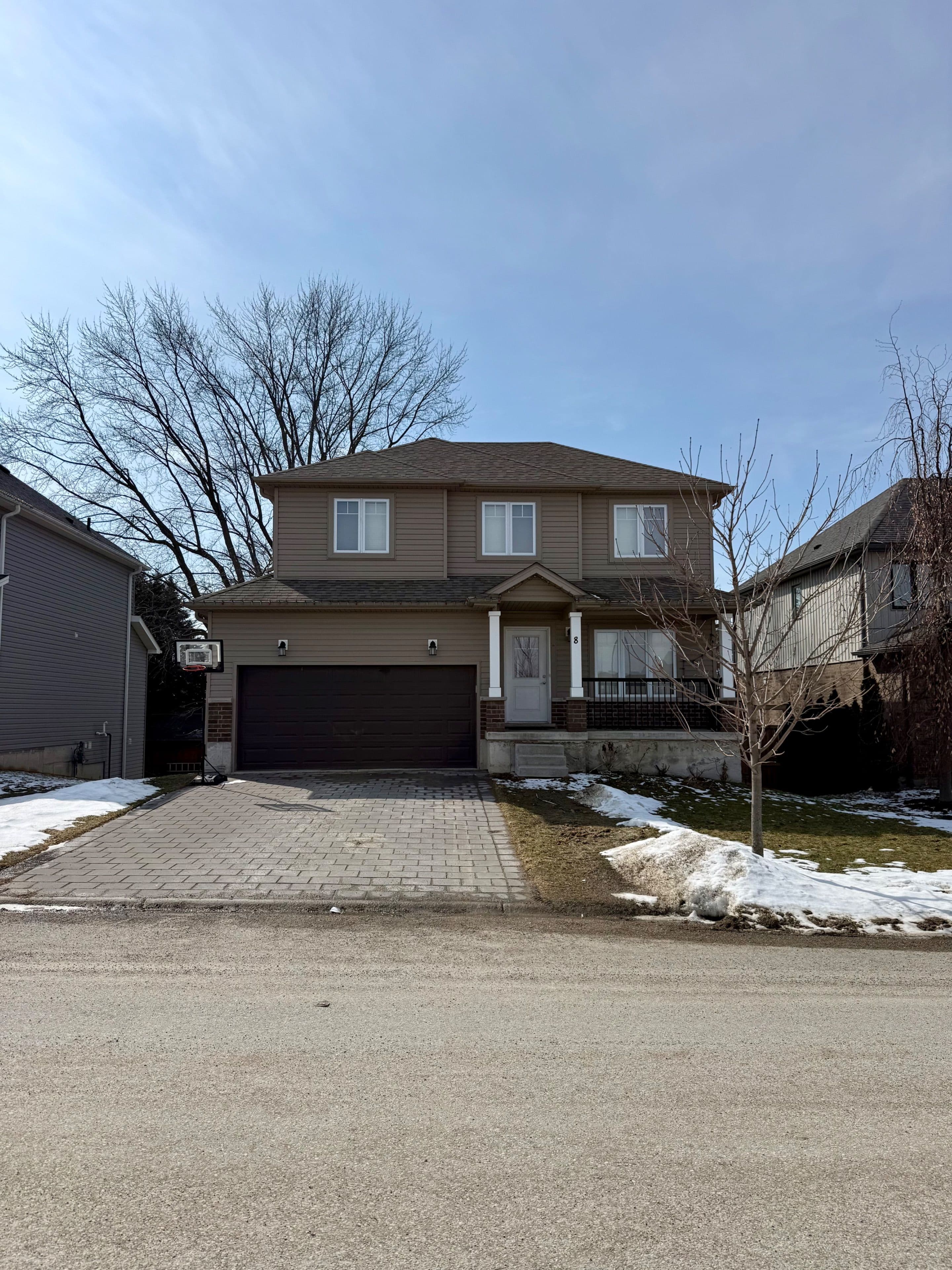 8 Alexander Circle, Strathroy-Caradoc, ON N7G 0B4