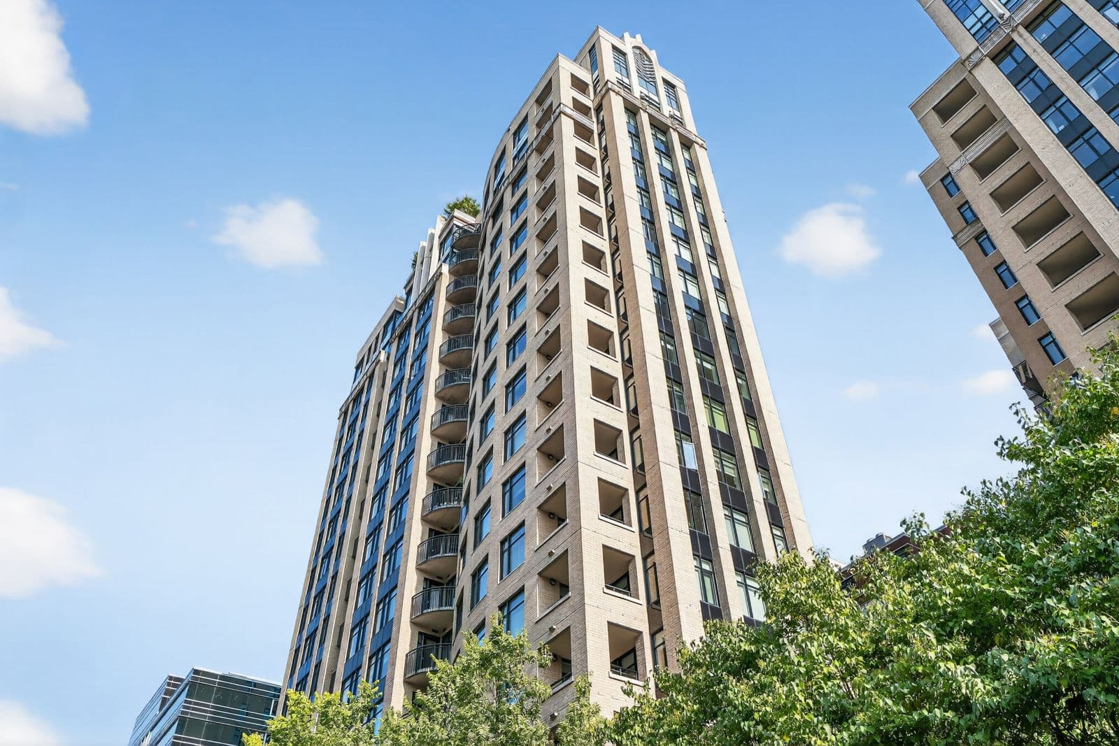 235 Kent Avenue 1902, Ottawa Centre, ON K2P 0A5