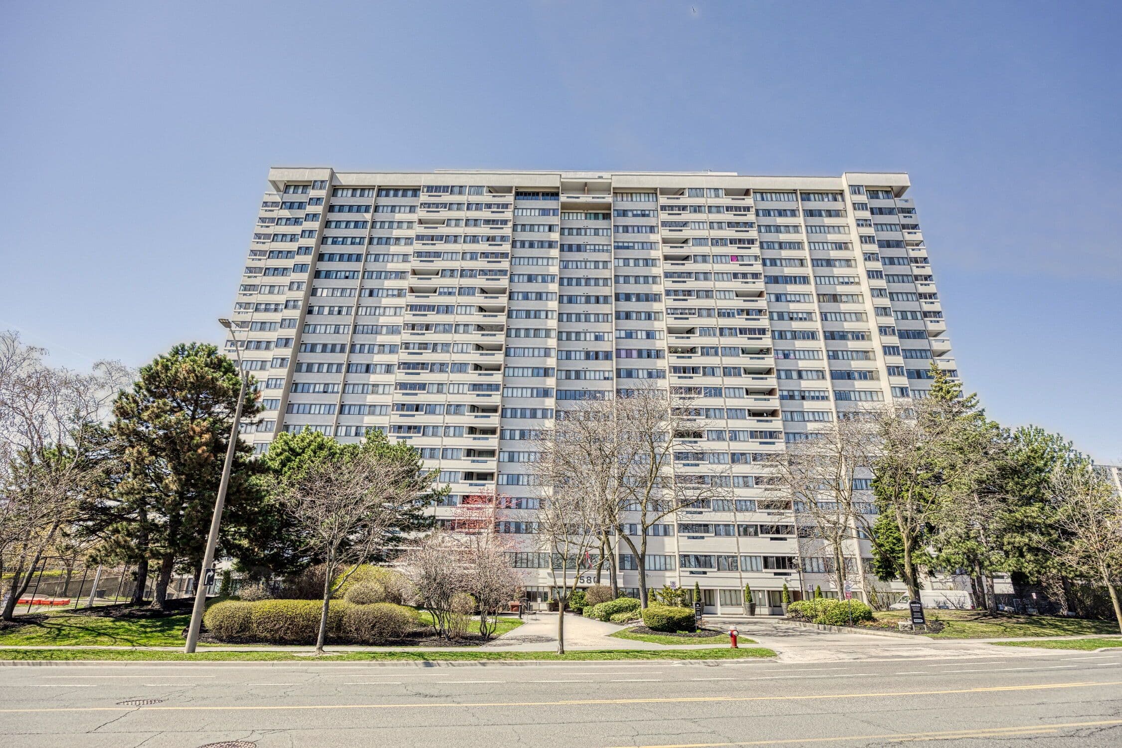 1580 Mississauga Valley Boulevard 205, Mississauga, ON L5A 3T8