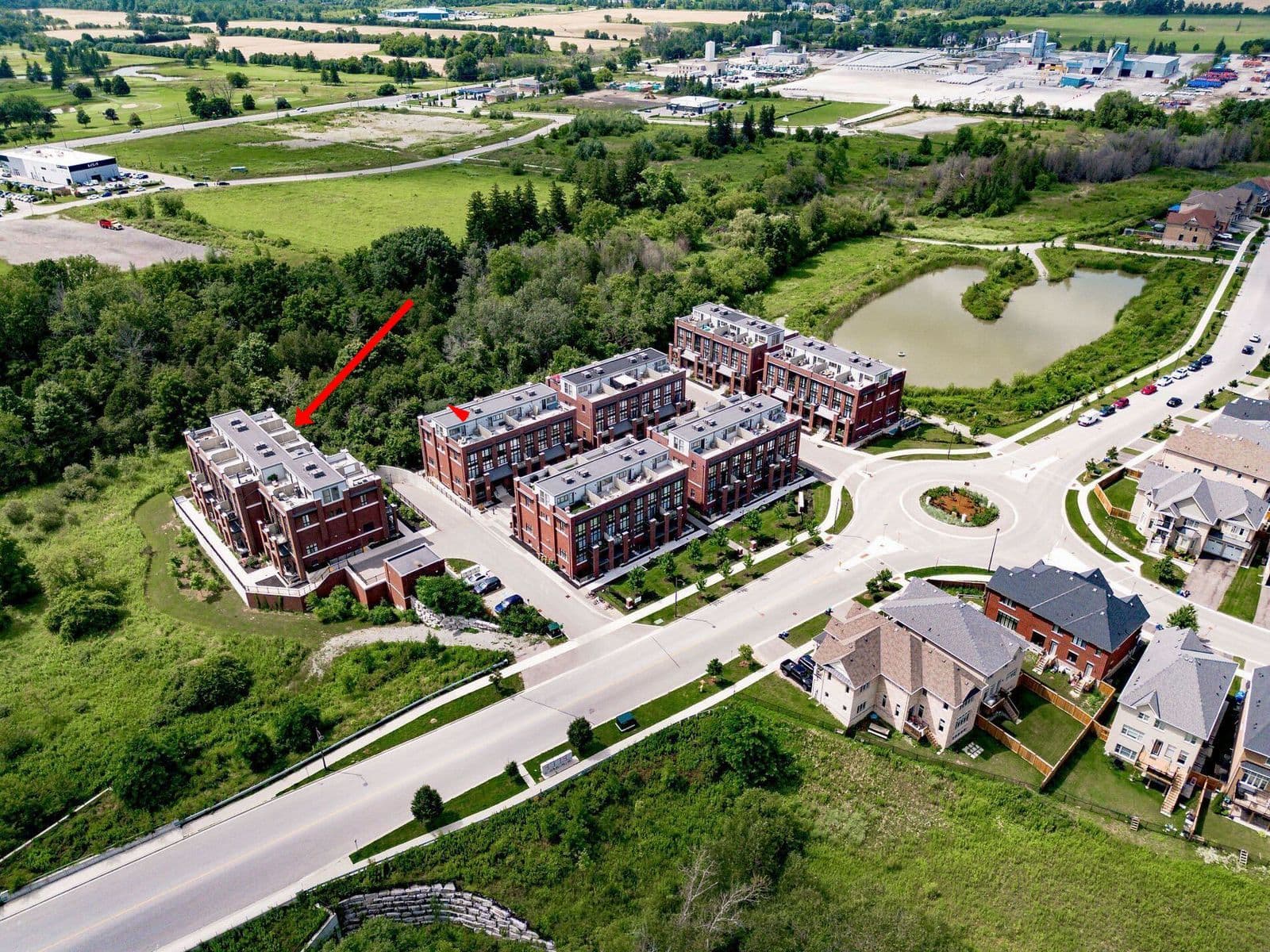 2 Linsmore Place 302, Whitchurch-Stouffville, ON L4A 4T4