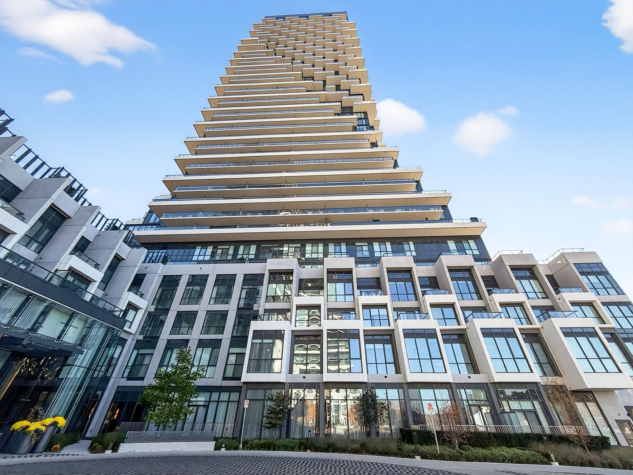 30 Inn On The Park Drive 802, Toronto C13, ON M3C 0P7