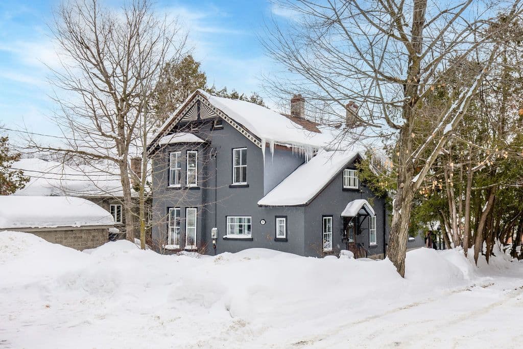 29 TECUMSETH Street, Orillia, ON L3V 1X7