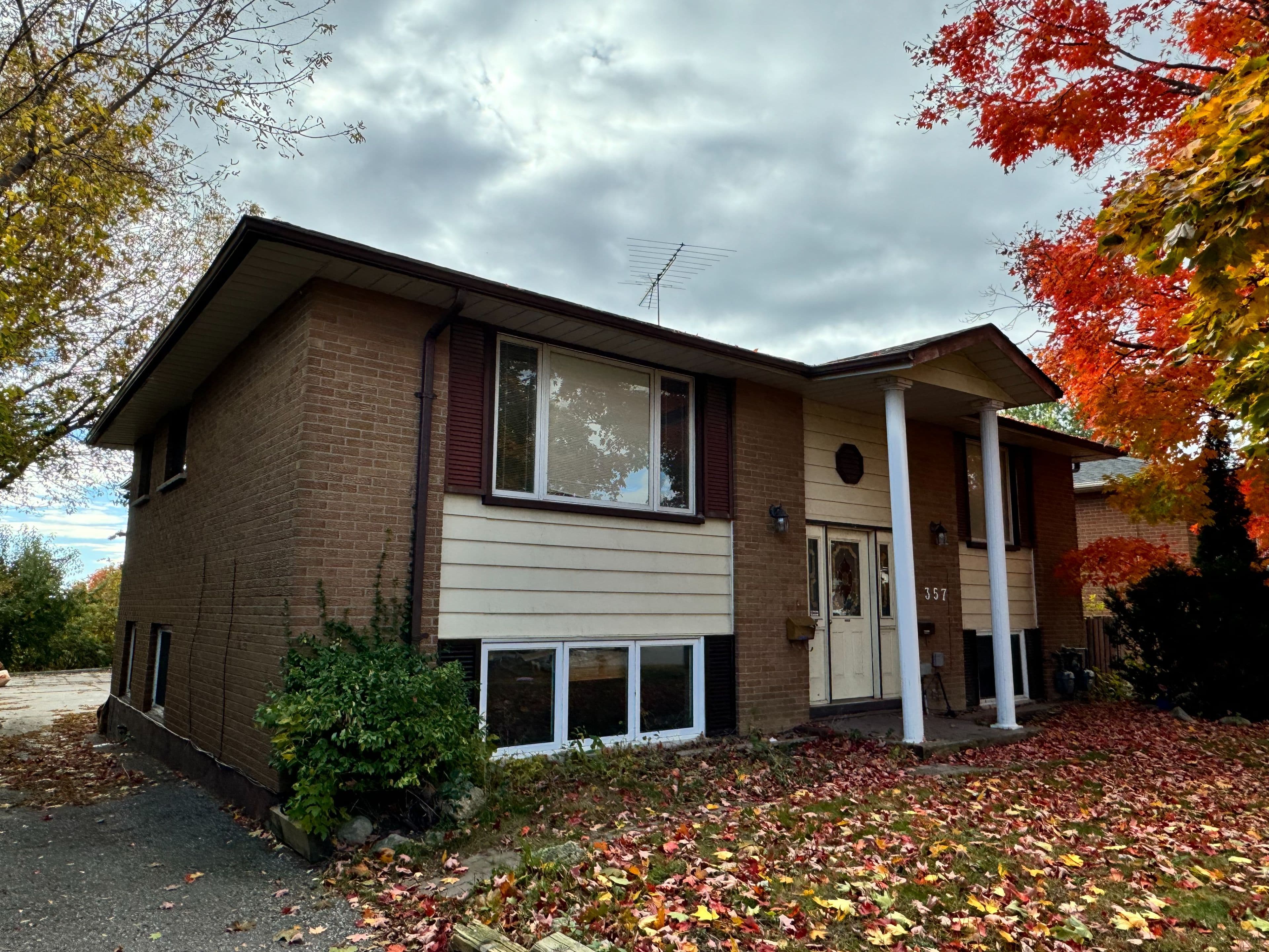 357 Dwight Avenue 2, Oshawa, ON L1J 1K8