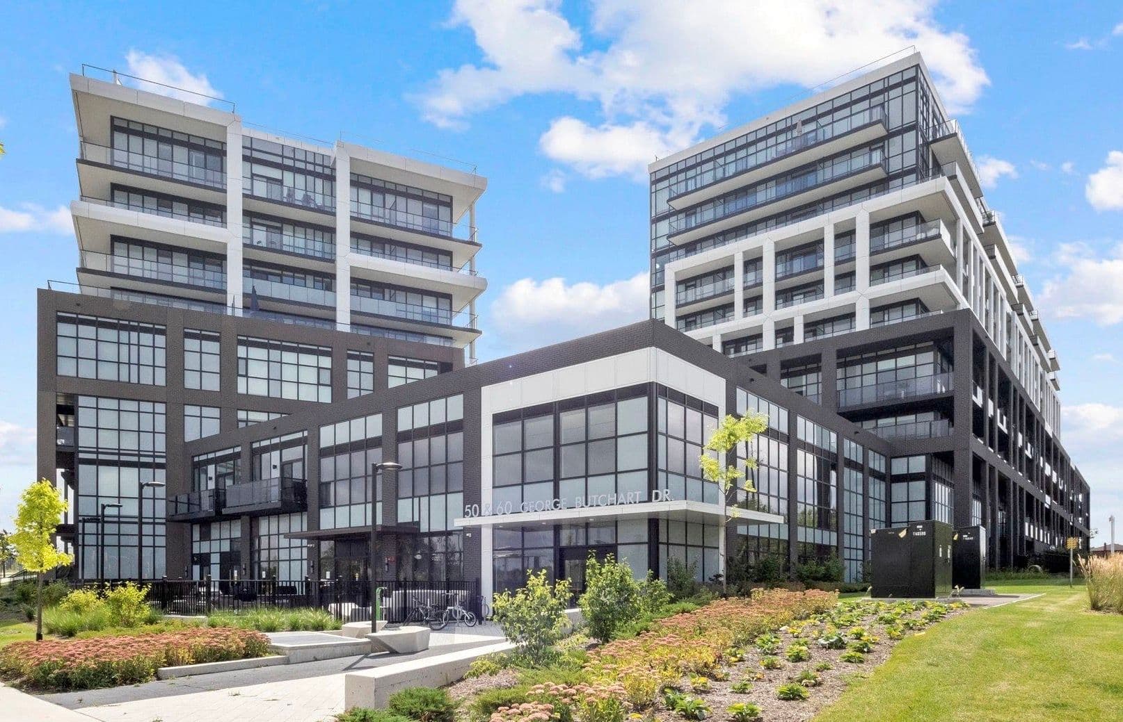 50 George Butchart Drive W 425, Toronto W05, ON M3K 0C9