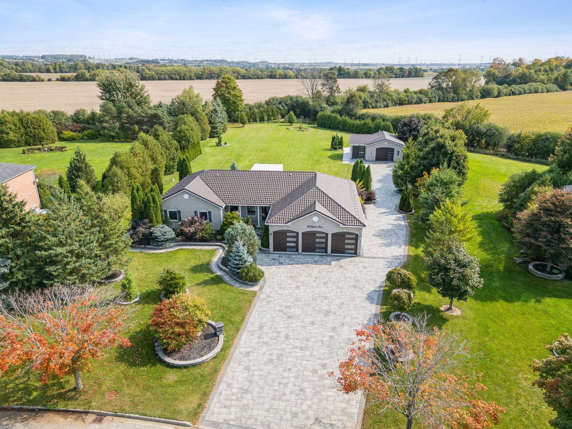 23 Steepleview Court, Oshawa, ON L1H 0S6