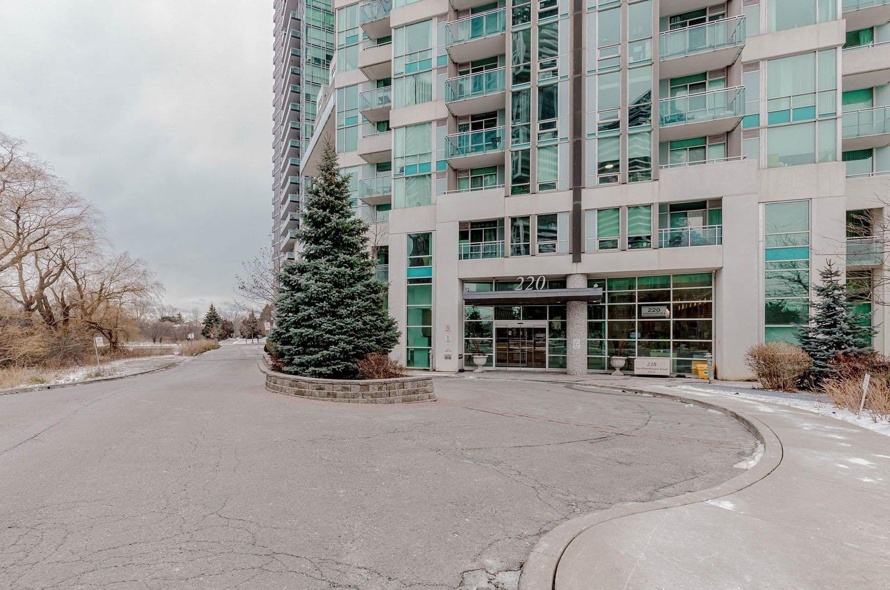 220 Burnhamthorpe Road W 1407, Mississauga, ON L5B 4N4