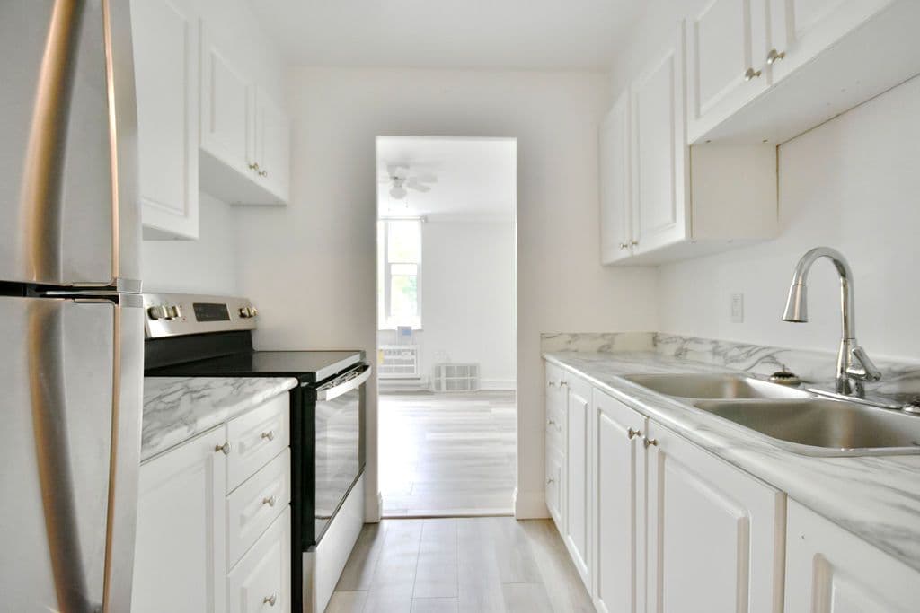 2 Grove Street E 41, Barrie, ON L4M 2N5