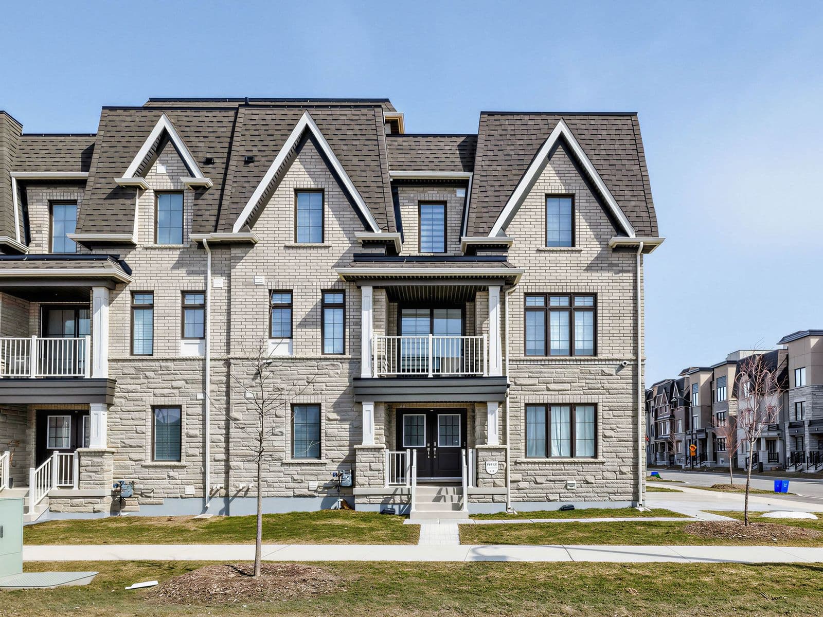 2 William Shearn Crescent, Markham, ON L6C 3J3