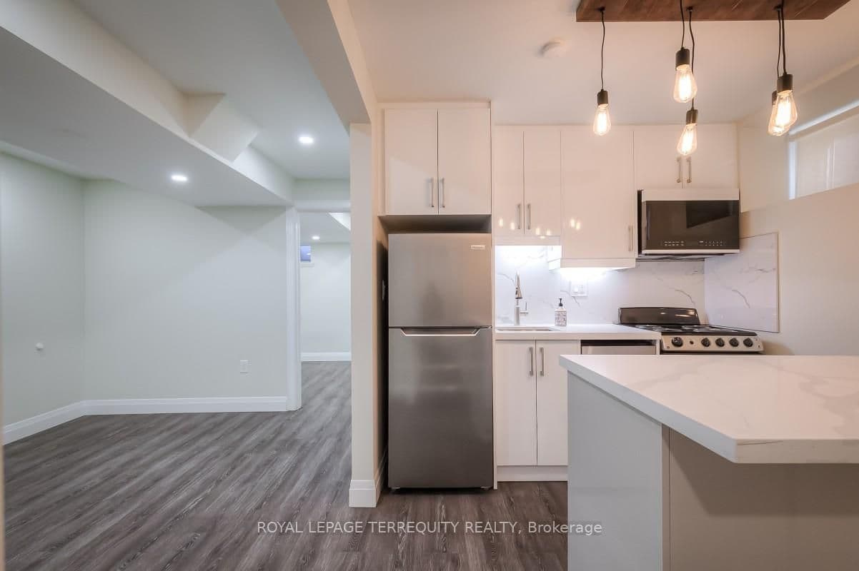 135 Jane Street 5, Toronto W02, ON M6S 3Y7