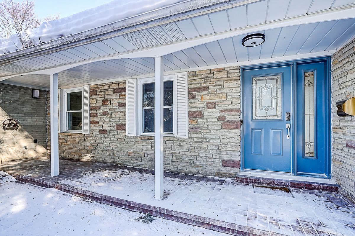 15 Crossburn Drive, Toronto C13, ON M3B 2Z3