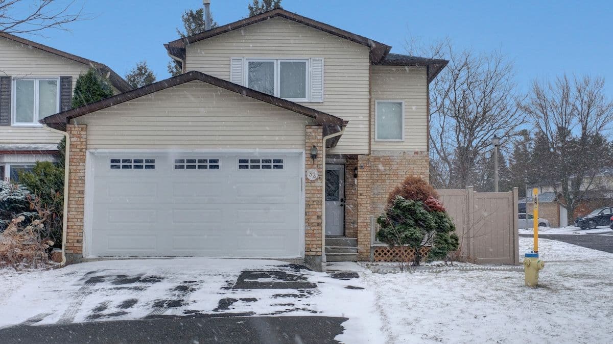 32 Brando Crescent, Hunt Club - South Keys and Area, ON K1T 2E3