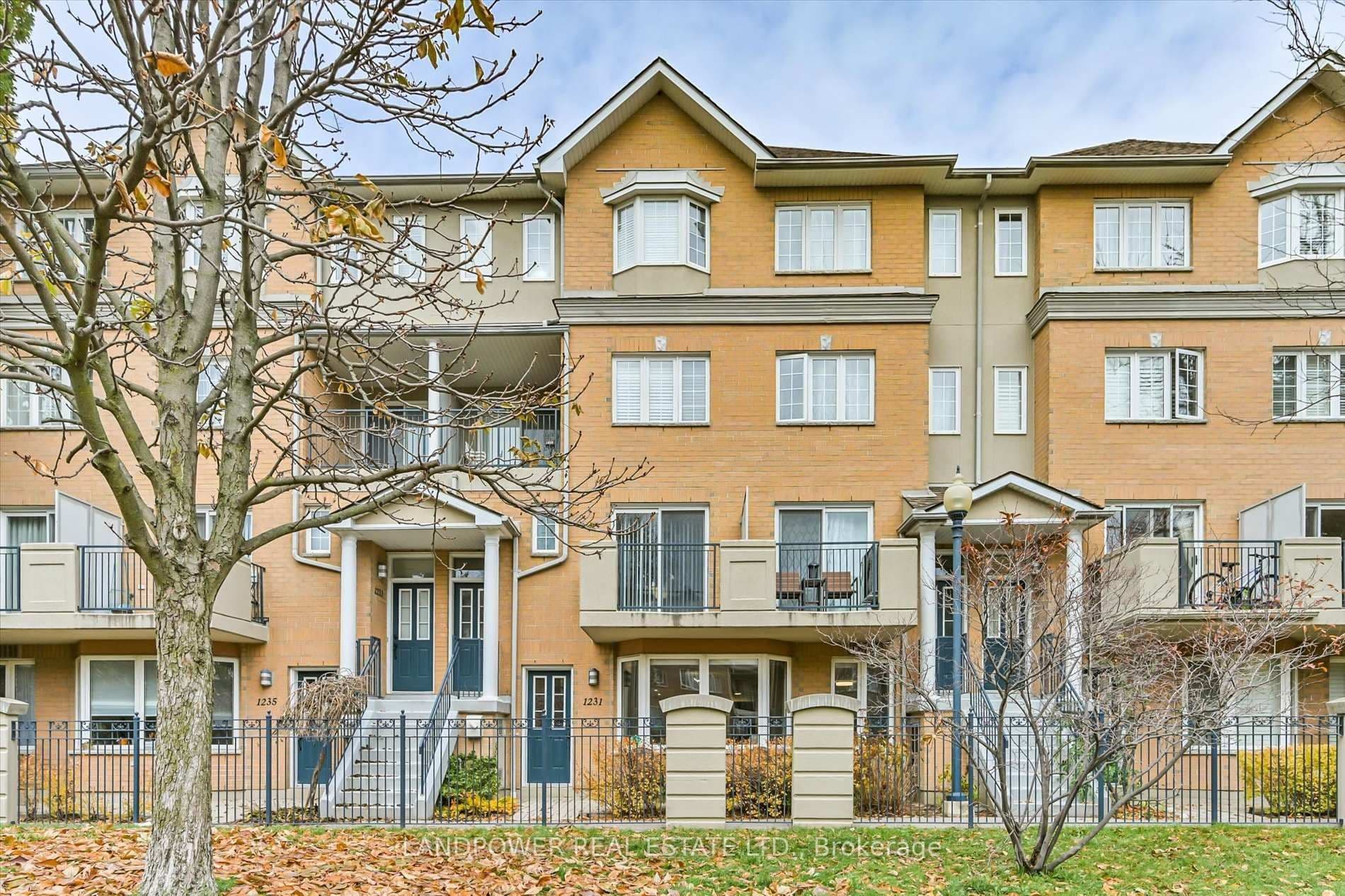28 Sommerset Way 1231, Toronto C14, ON M2N 6W7