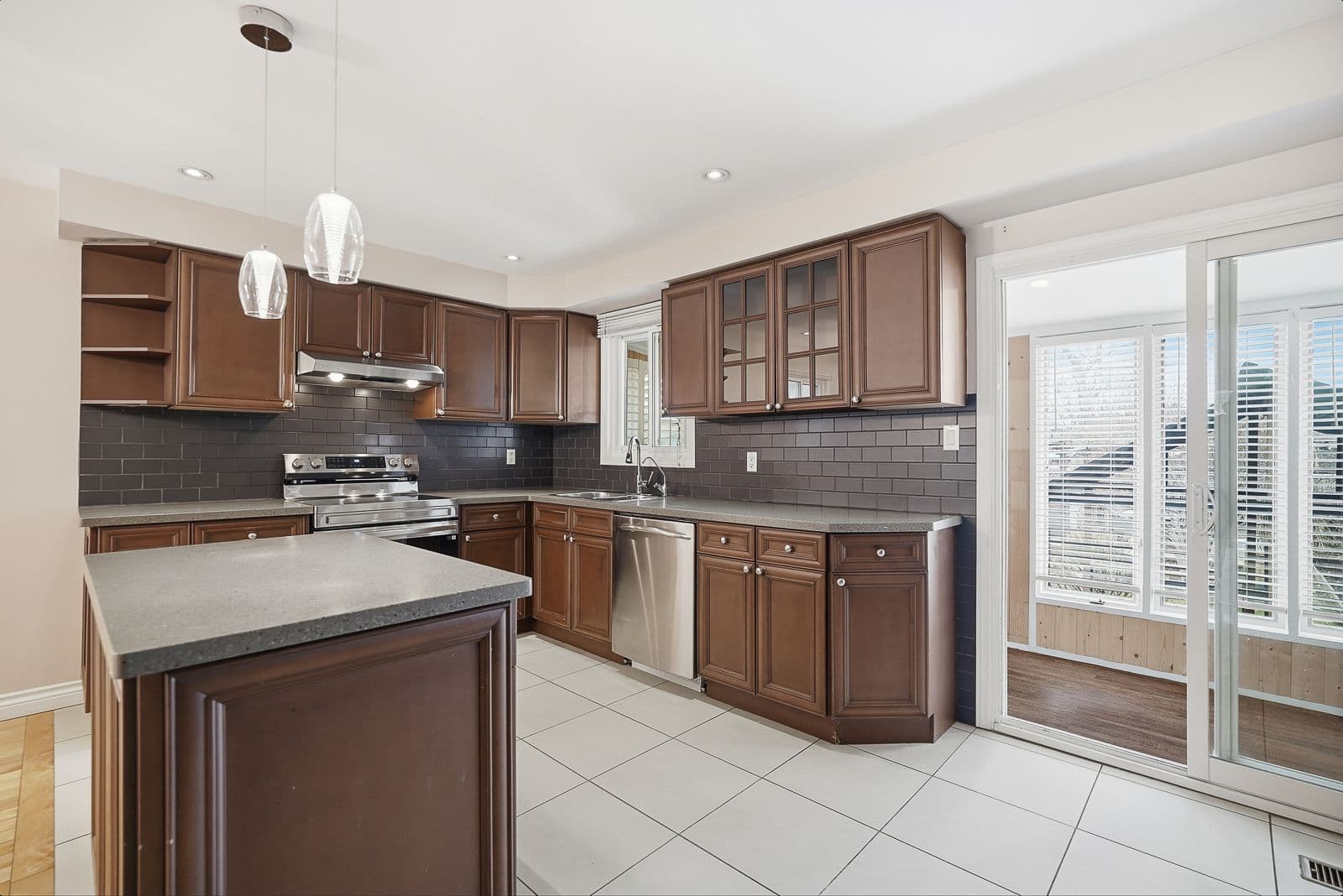 6 Marshall Boulevard Upper, Toronto W03, ON M6N 2R7