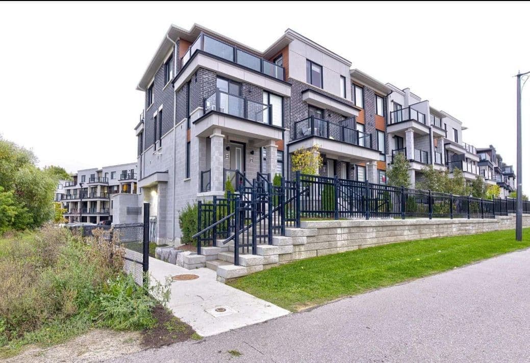 70 Knotsberry Circle 52, Brampton, ON L7A 0S2