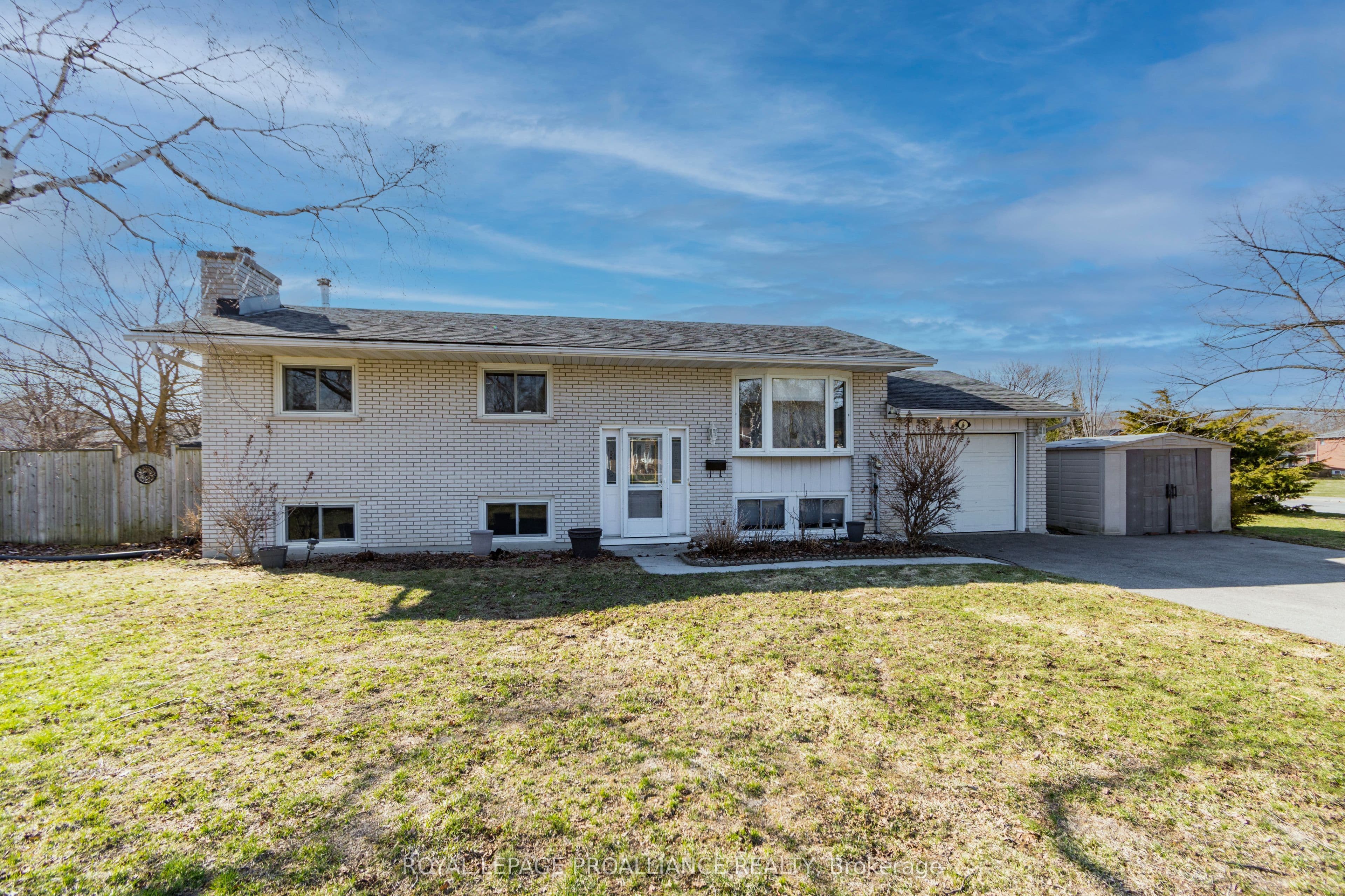 4 O'Neil Crescent, Quinte West, ON K8V 5Y6