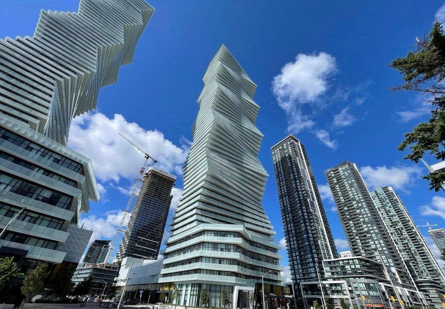 3900 Confederation Parkway 5901, Mississauga, ON L5B 0M3