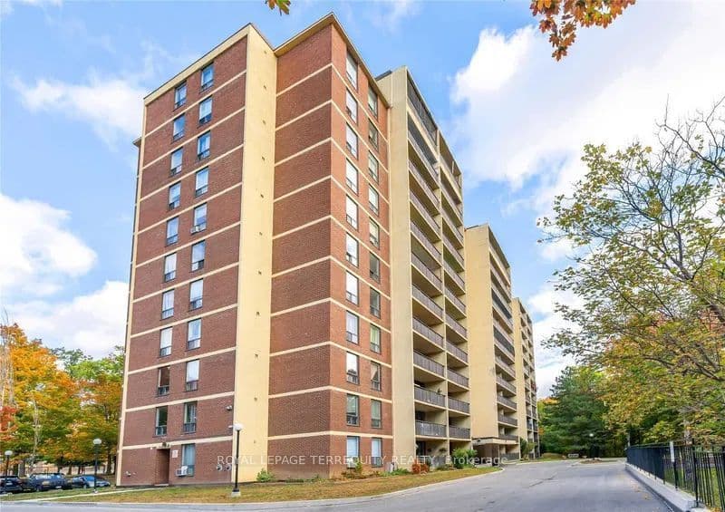 15 London Green Court 409, Toronto W05, ON M3N 1K4