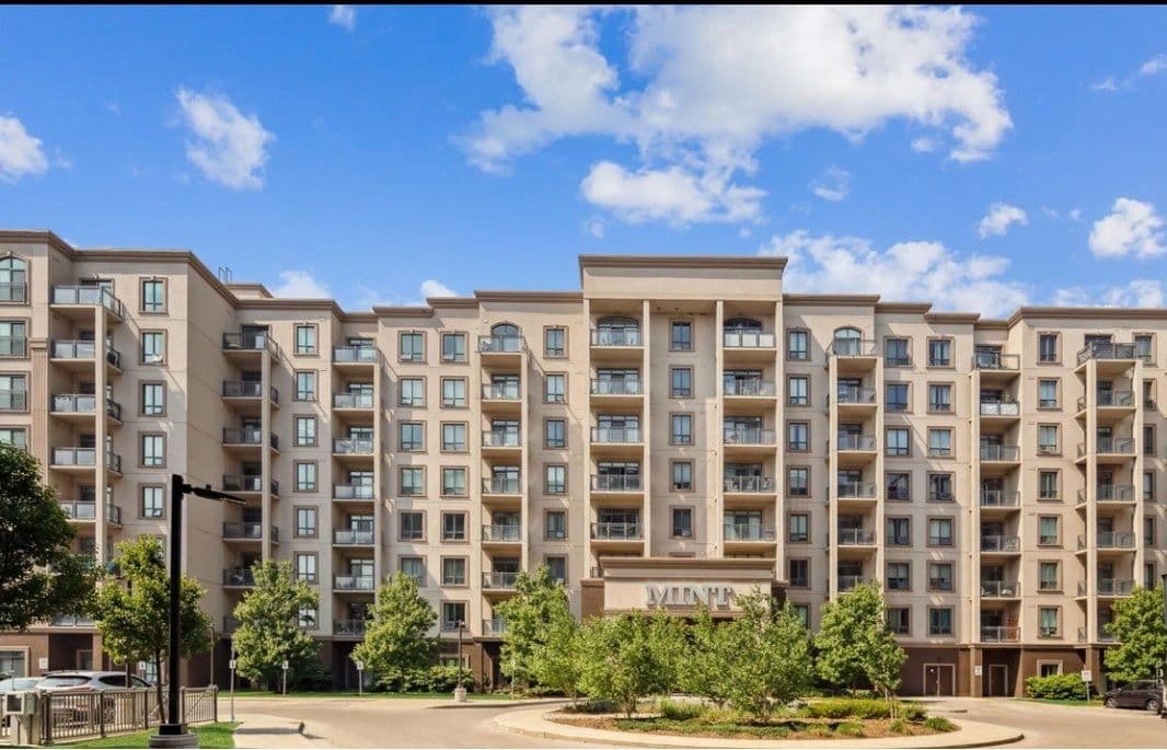 2490 Old Bronte Road 824, Oakville, ON L6M 4J2