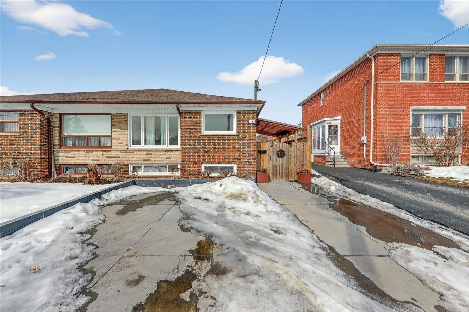 12 Kanarick Crescent, Toronto W05, ON M3L 1P4