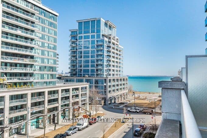 16 Brookers Lane 405, Toronto W06, ON M8V 0A5