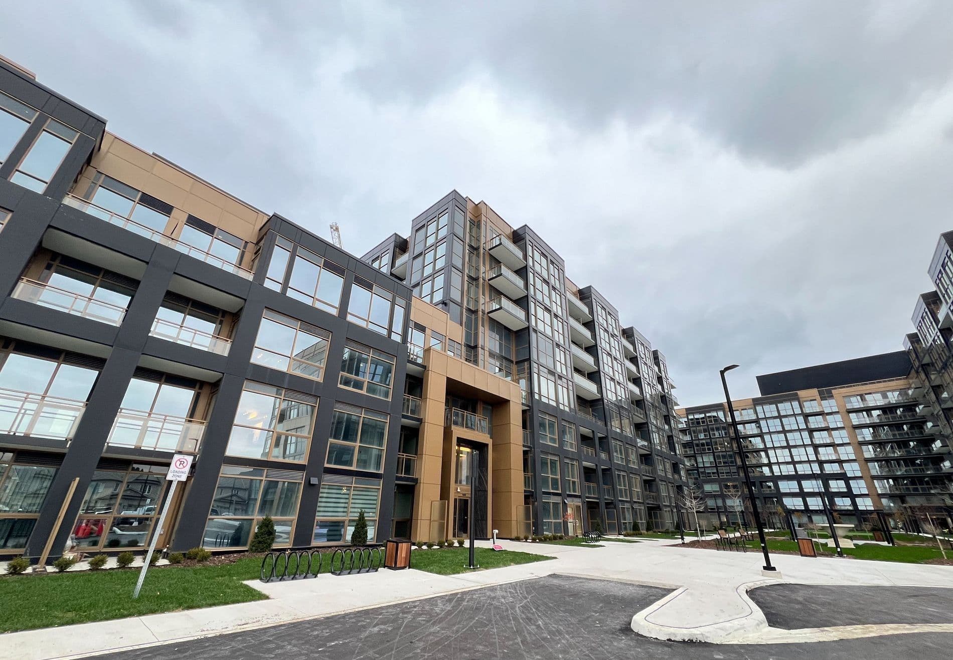 2333 Khalsa Gate 218, Oakville, ON L6M 0X7