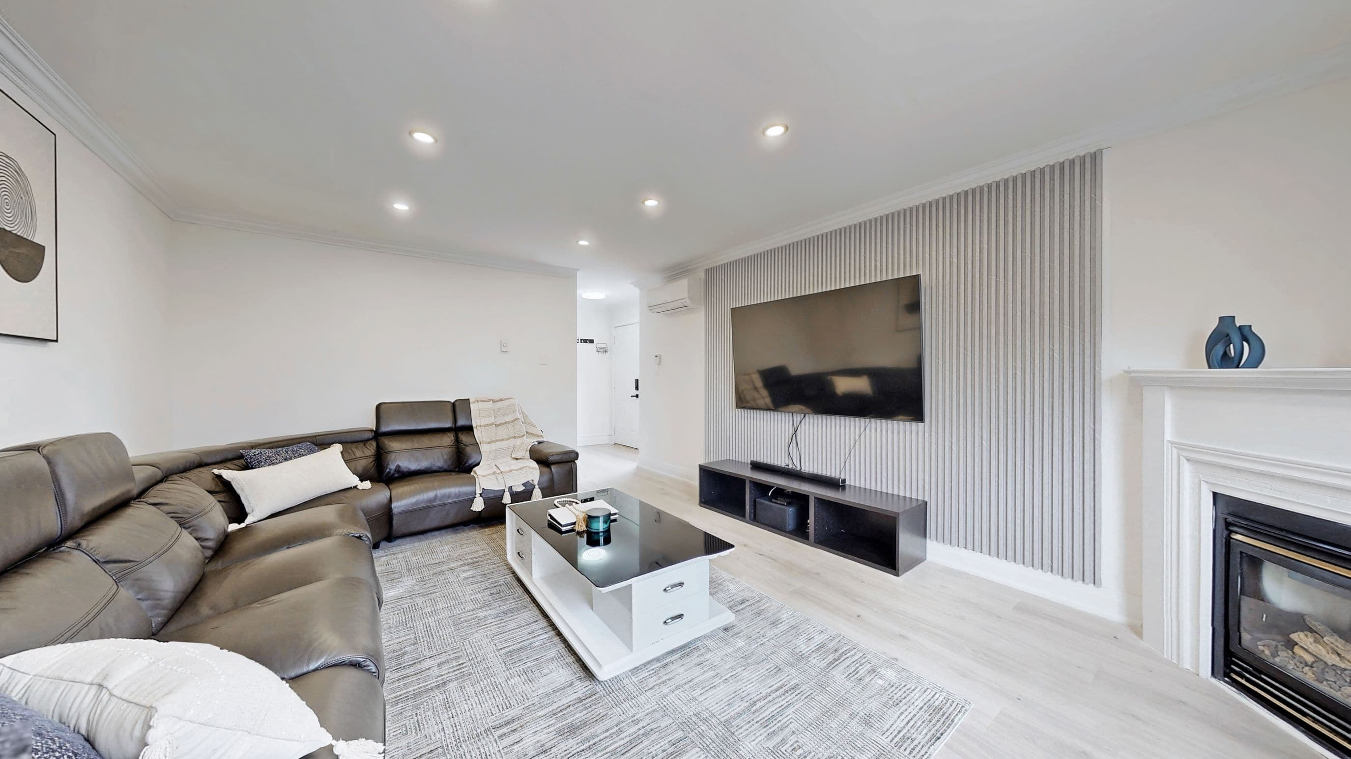 909 King Street W 26, Oshawa, ON L1J 2L4