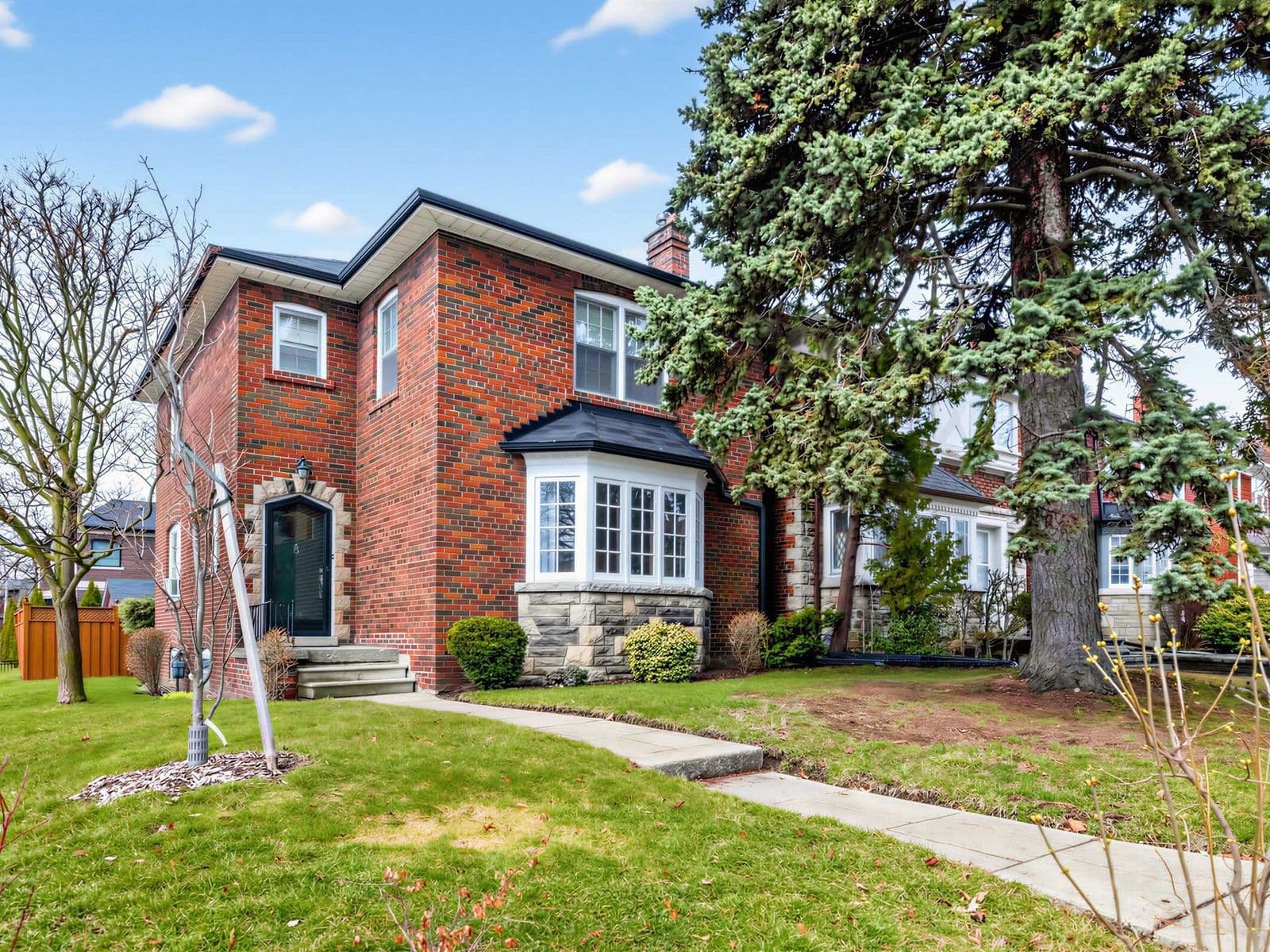 28 Castle Knock Road, Toronto C04, ON M5N 2J4