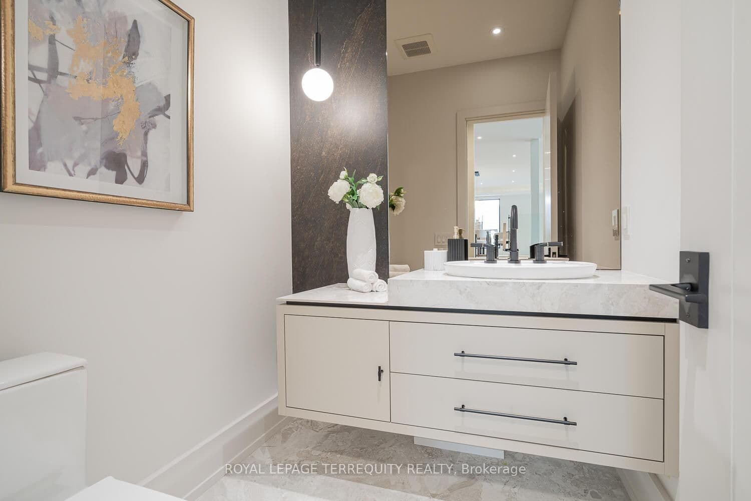 207 Newton Drive, Toronto C14, ON M2M 2P2