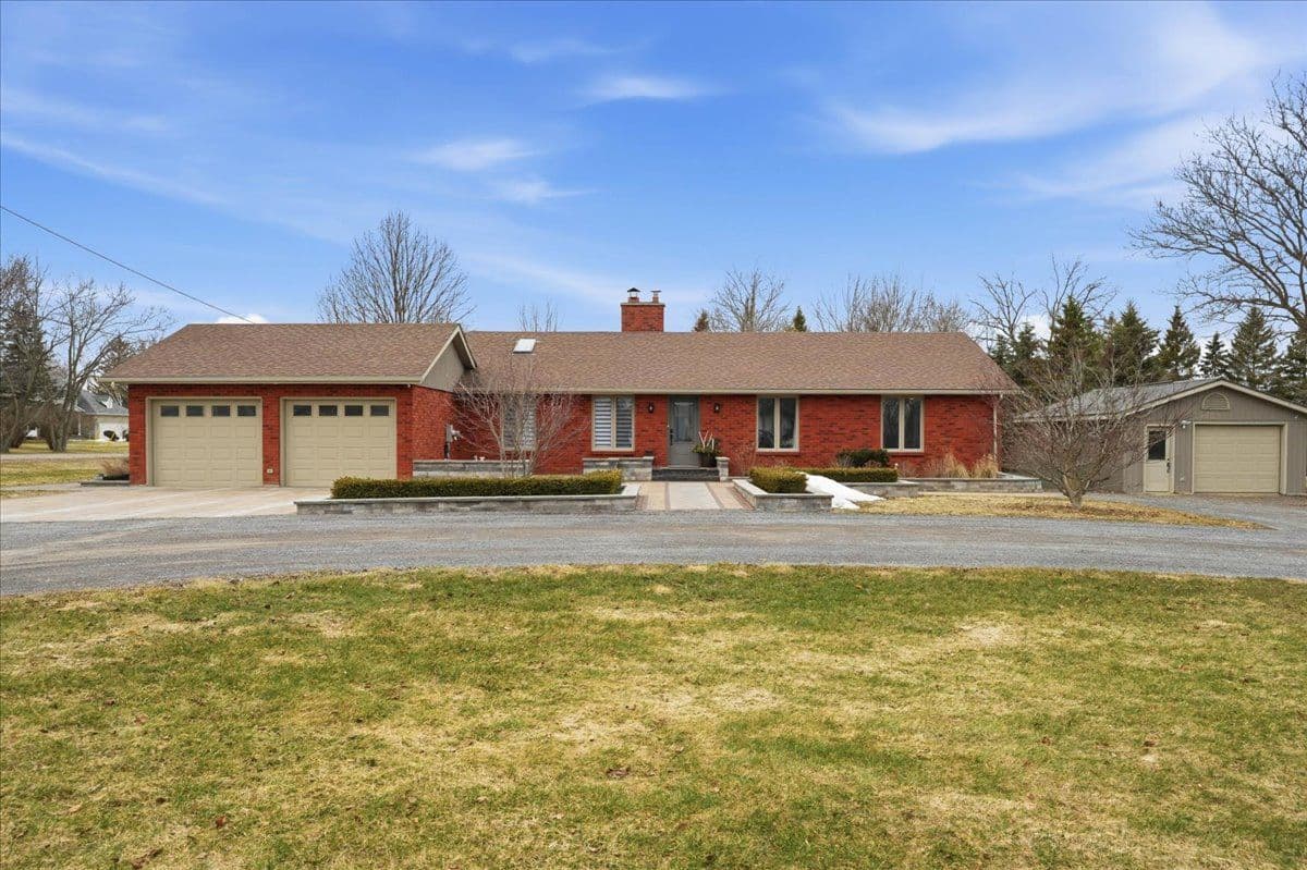 300 Farnham Road, Belleville, ON K8N 0P1