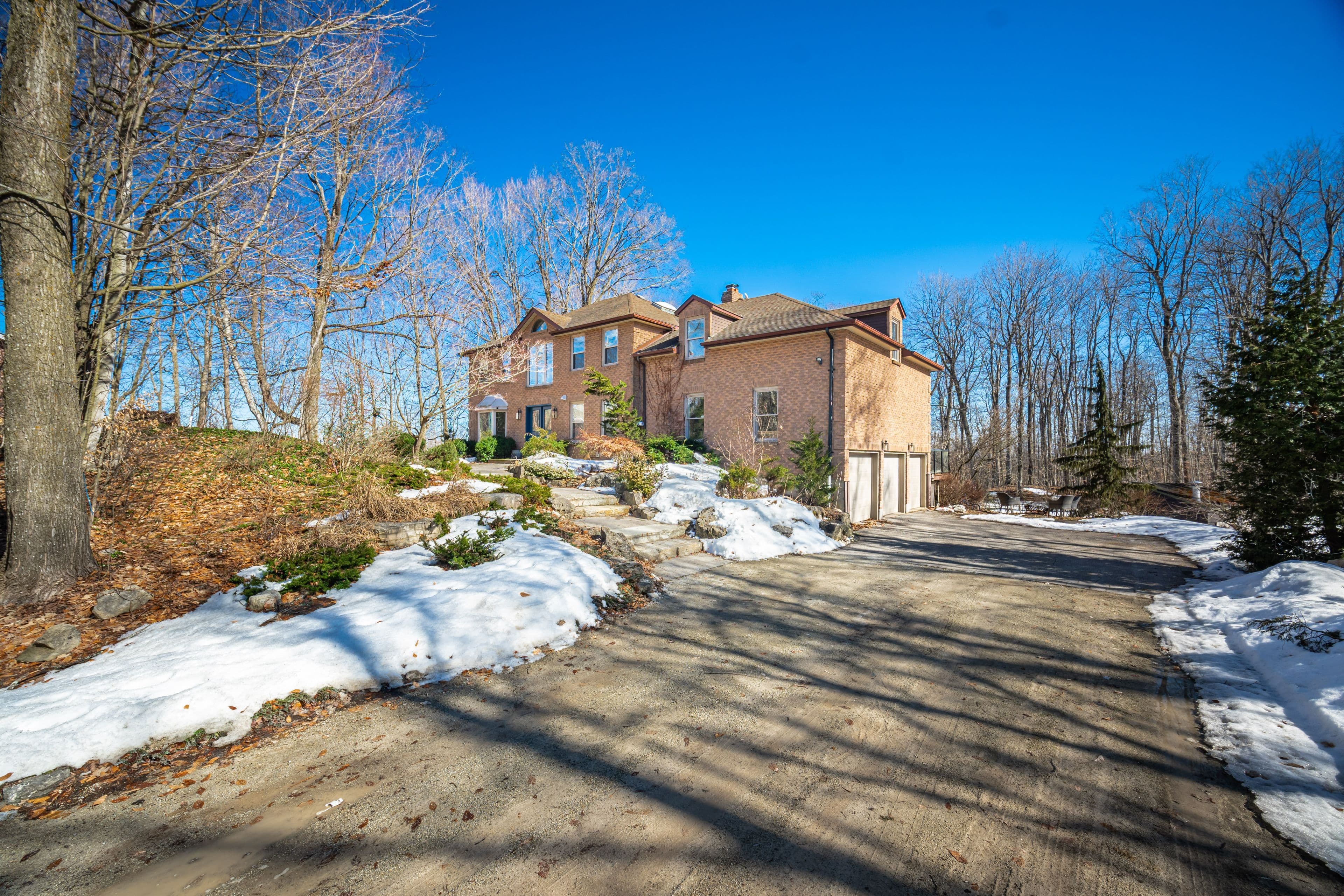 877 The Grange Side Road, Caledon, ON L7C 0E4